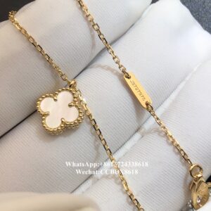 VCA Sweet Alhambra pendant, mother-of-pearl, 18k yellow gold